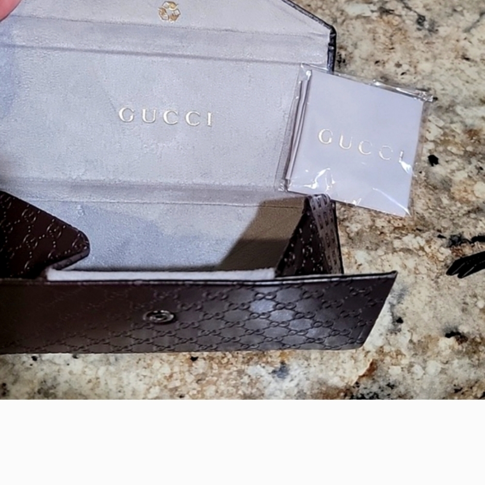 Gucci Brown Monogram Sunglasses Case - Picture 3 of 7